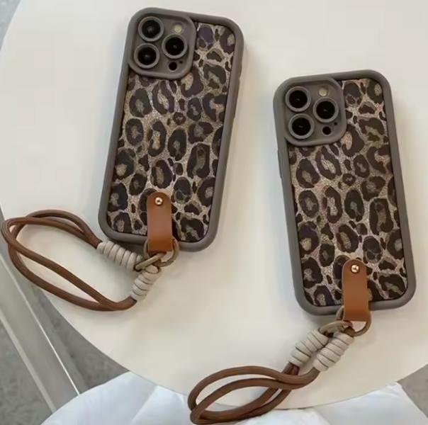 ESTUCHE SILICON APPLE IPHONE 16 + CORDON DISE&Ntilde;O/TRANSPARENTE