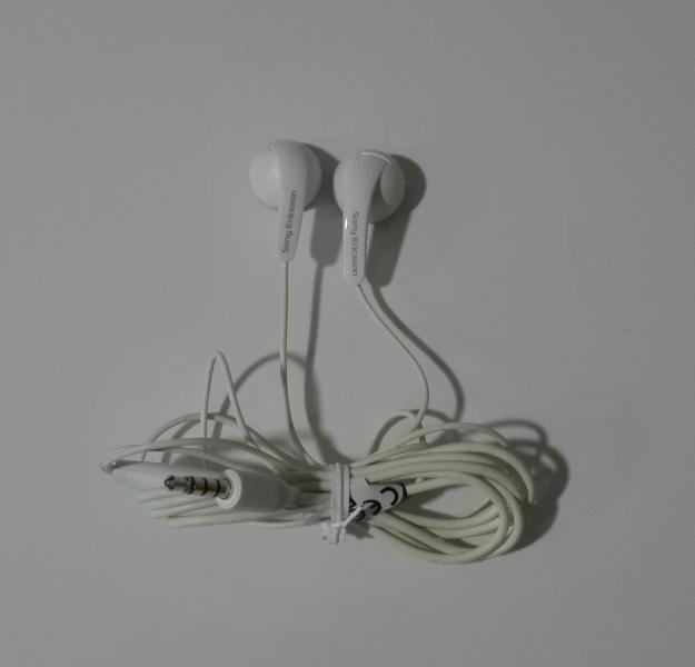 AUDIFONOS ORIGINALES BLANCO y NEGRO