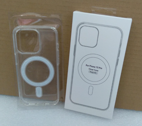 ESTUCHE SILICON IPHONE 15 PRO MAGSAFE TRANSPARENTE